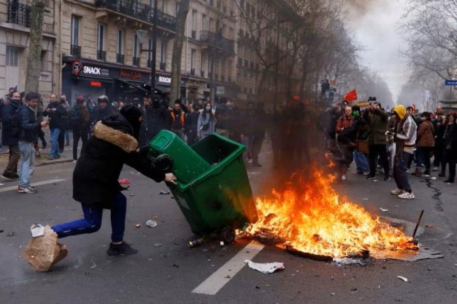 Francijā protestos ievainoti kopumā vairāk nekā 1000 policistu un ugunsdzēsēju