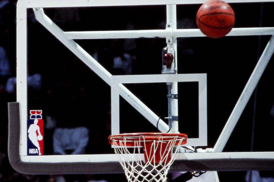 "Bucks" uzvar "Bulls" un nodrošina uzvaru NBA regulārajā čempionātā