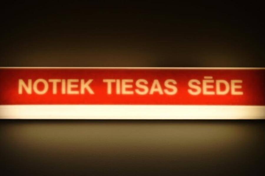 Turpinās iztiesāt krimināllietu par krāpšanas mēģinājumu un notāres bezdarbību