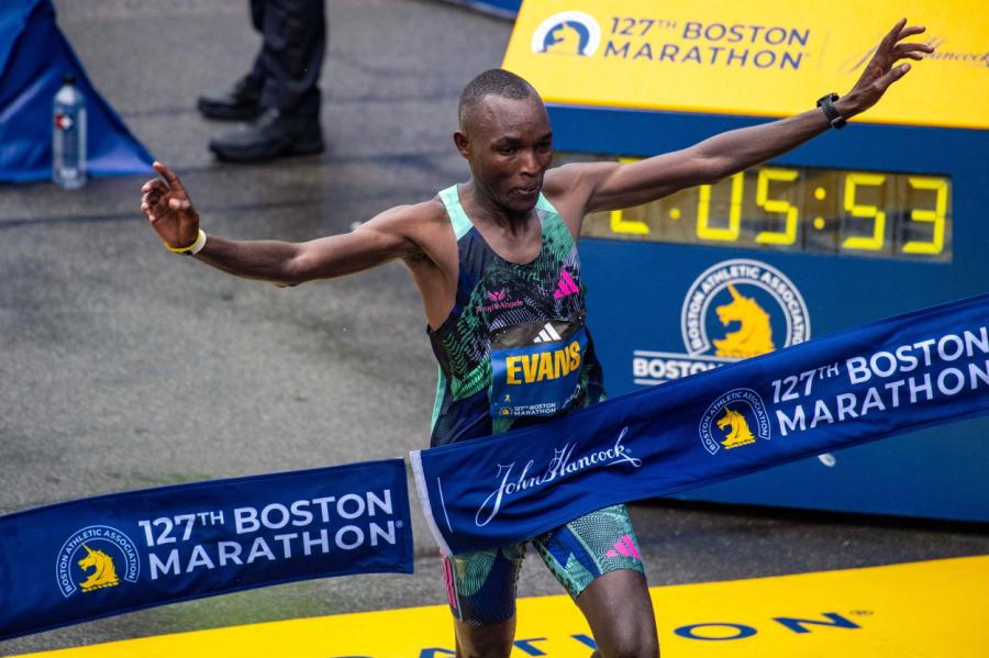 Čebets otro gadu pēc kārtas uzvar Bostonas maratonā; no dāmām ātrākā Obiri