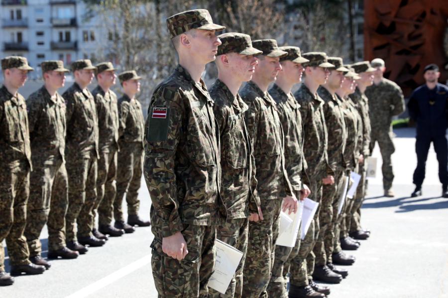 Šogad dienestā armija var uzņemt maksimāli 400 jauniešus