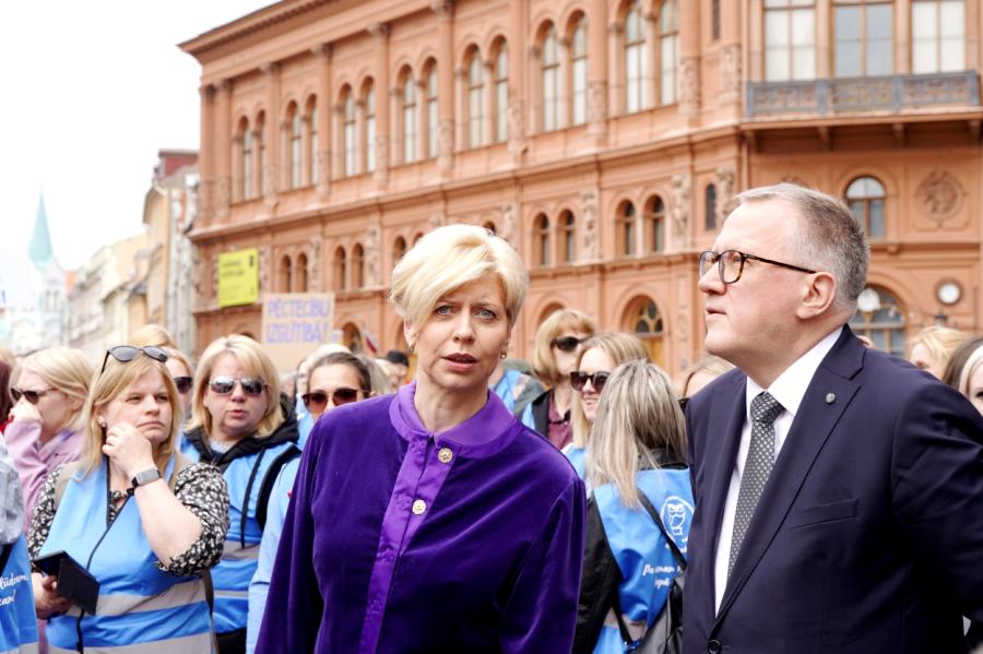 Čakša atkārtoti uzsver pašvaldību nozīmi pedagogu atalgojuma sadalē