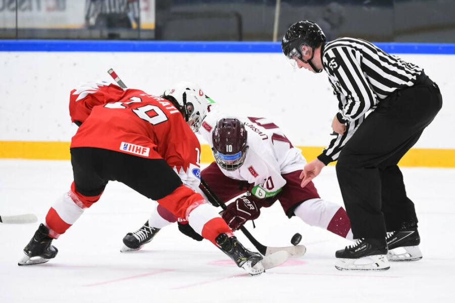 Latvijas U-18 hokejisti PČ pārspēj Norvēģiju un iekļūst ceturtdaļfinālā