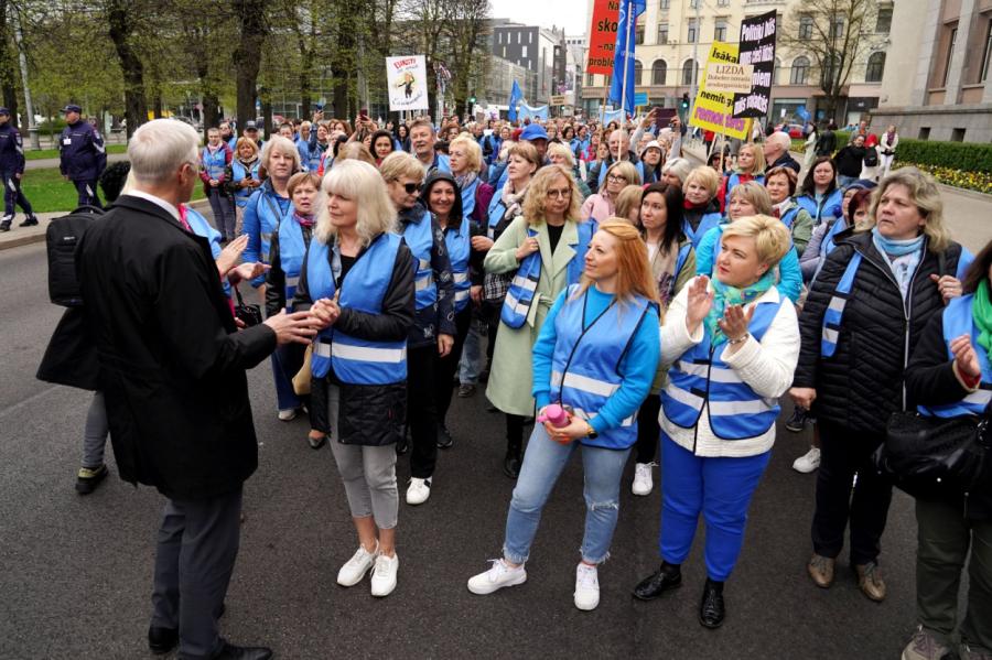 Kariņam šķiet, ka LIZDA un Izglītības un zinātnes ministrija runā divās valodās