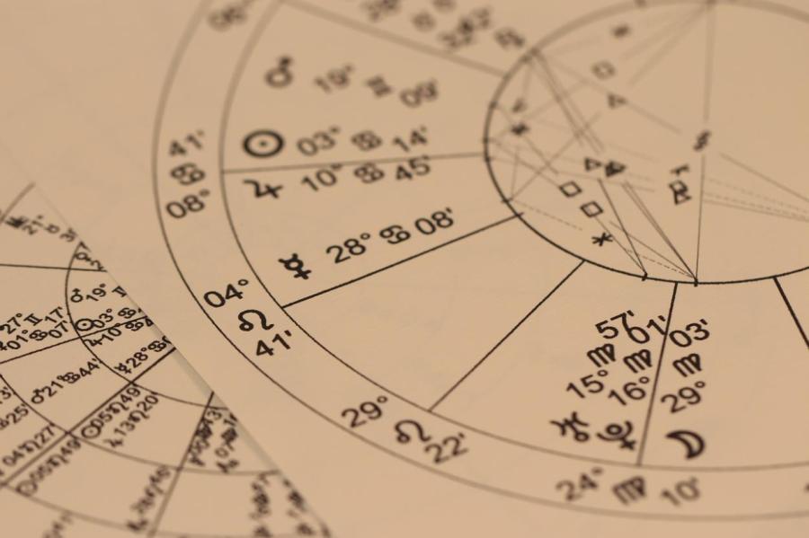 Astrologs sniedz biedējošu prognozi