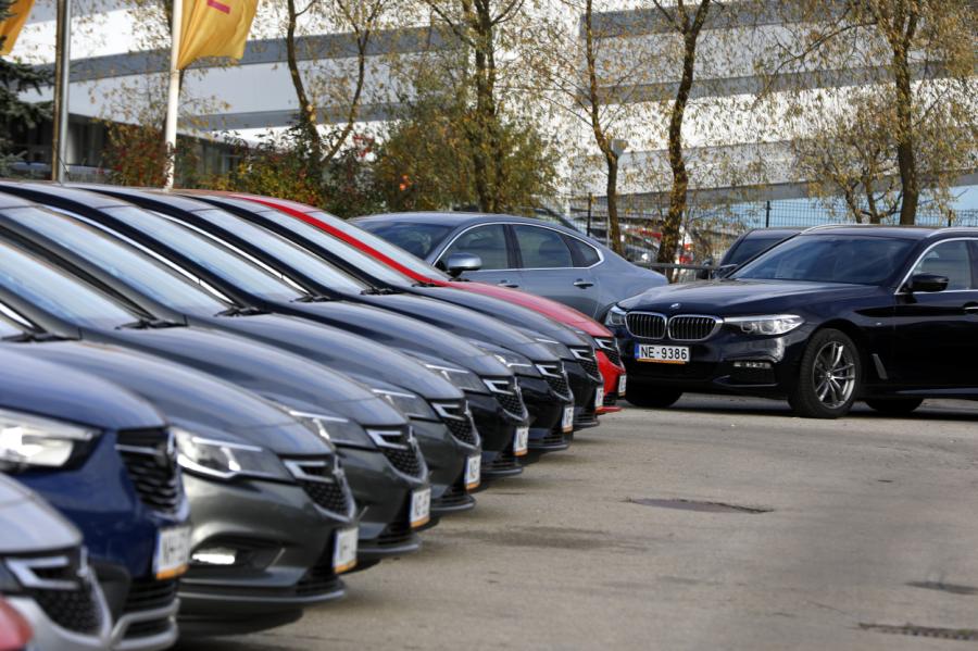 Pirmreizējā reģistrācija četros mēnešos veikta par 1,7% mazāk vieglo automašīnu