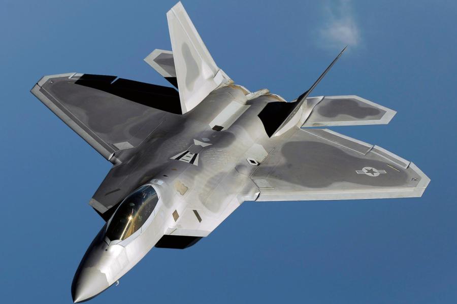 Igaunijas gaisa spēku bāzē Emari ierodas ASV iznīcinātāji F-22