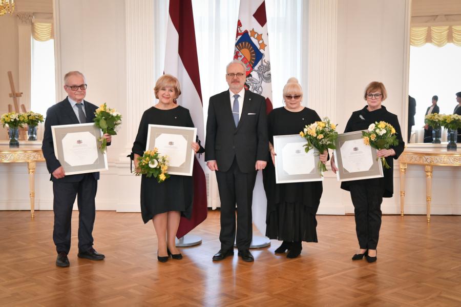 Vēl četrām personām pasniedz Valsts prezidenta Cildinājuma rakstus