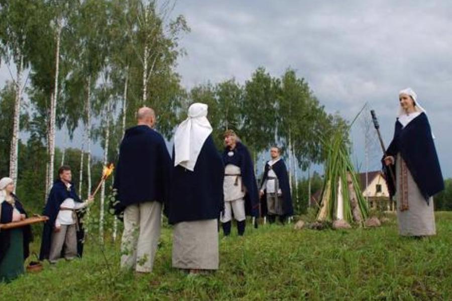 Dievturi lūko atgūt savu derību akmeni