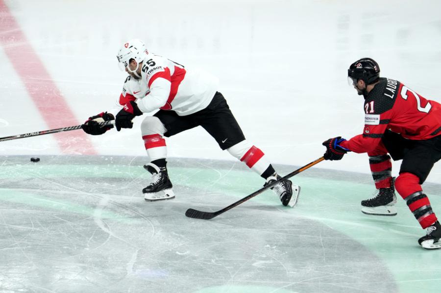 Somijas un Šveices hokejisti svin uzvaras pasaules čempionāta mačos