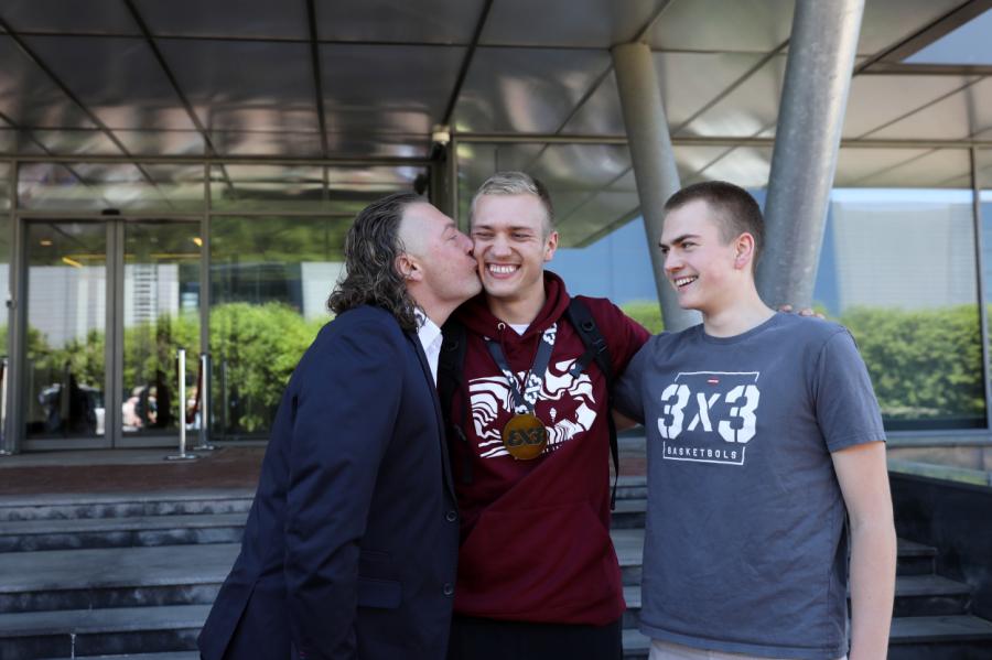 Latvijas 3x3 basketbolisti atgriezušies Rīgā (+FOTO)