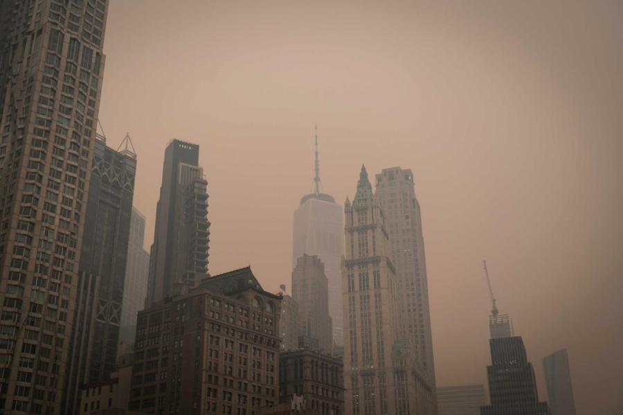 Dūmi no Kanādas mežu ugunsgrēkiem izraisa nebijušu smogu Ņujorkā