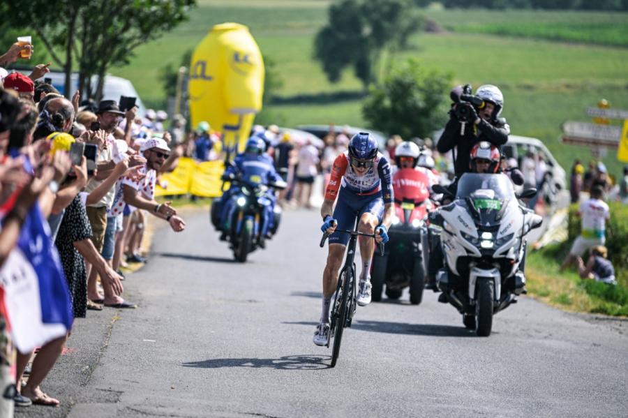 Neilands izcīna ceturto vietu prestižā Tour de France posmā (+VIDEO)