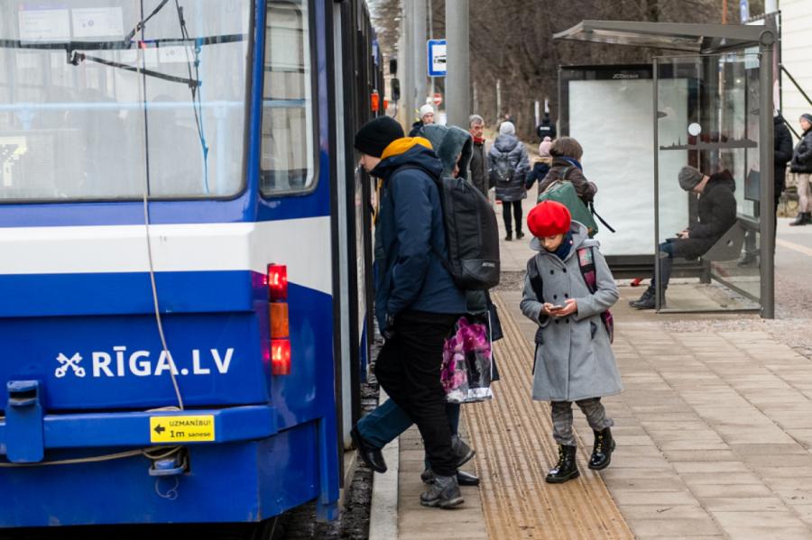 Rīgā lems par vienreizējo braucienu atlaižu atjaunošanu studentiem