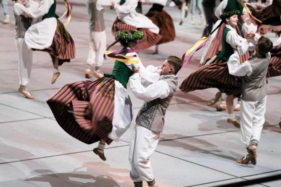 Tallinas ielas kvartālā notiks «Folk kardio» danču vakari