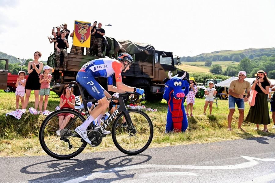 Neilandam 20.vieta Tour de France posmā; uzvar Mohoričs