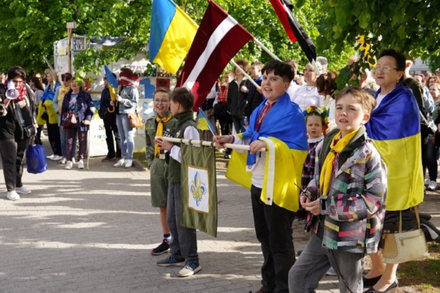 Ukraiņiem Latvijā pieejami kultūrorientācijas kursi un iekļaušanās pasākumi