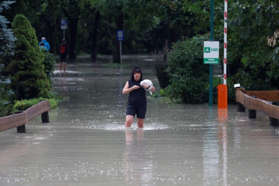 Slovēnijā negaiss un plūdi izvēršas jau traģēdijās: 3 bojāgājušie