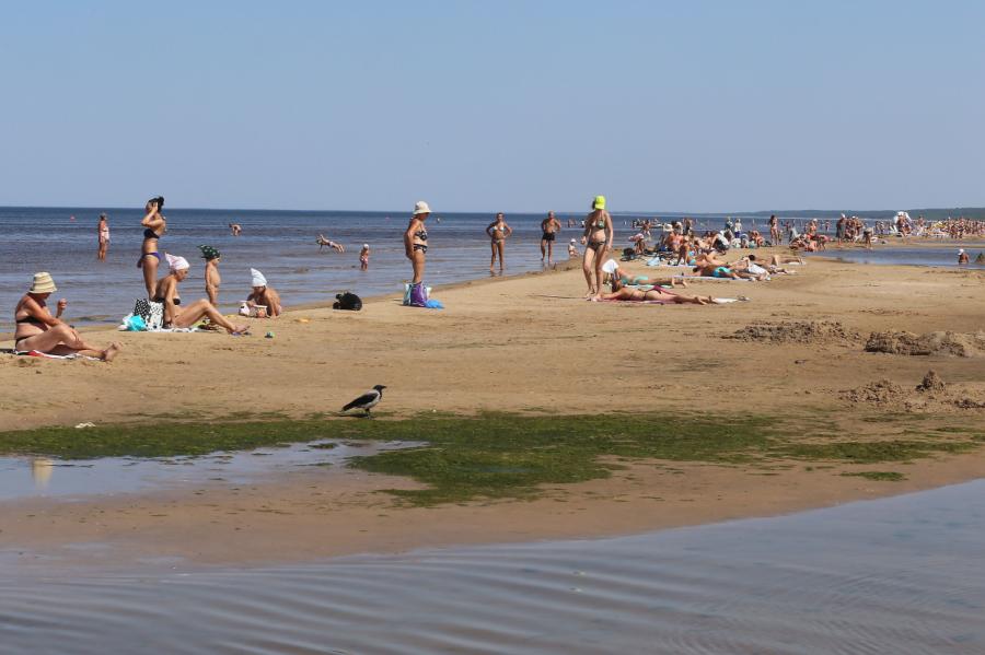 Trešdien gaidāmi karstuma rekordi, vēsāks laiks būs piekrastē