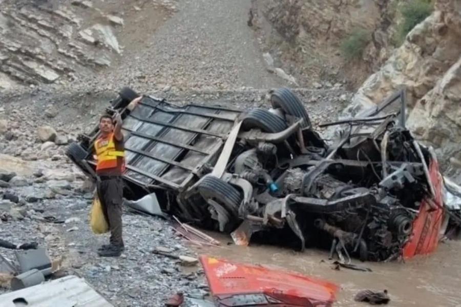 Pakistānā autobusa un pikapa sadursmē 20 bojāgājušo
