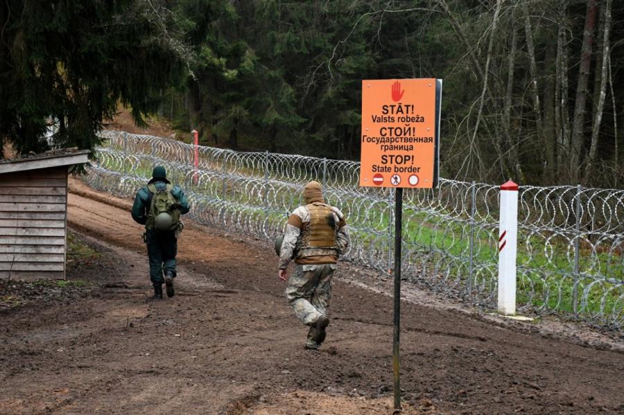 Brīvdienās novērsti 74 cilvēku mēģinājumi šķērsot Latvijas robežu