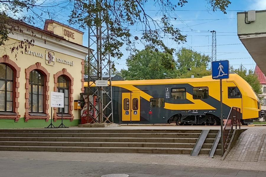 Jaunie Škoda elektrovilcieni piestāj Ogrē, bet pagaidām bez pasažieriem (+VIDEO)