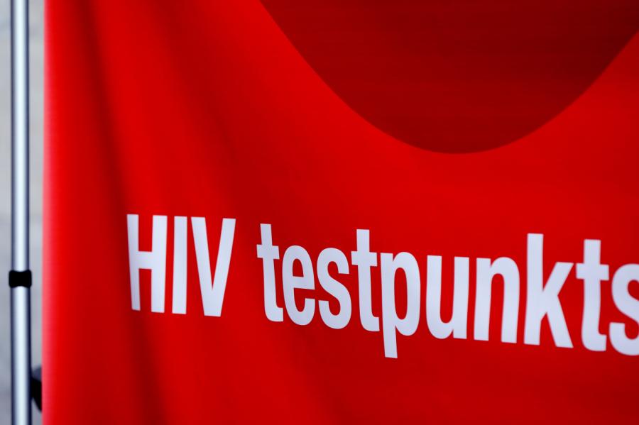 Pērn Latvijā visvairāk ar HIV inficējās heteroseksuālas transmisijas ceļā