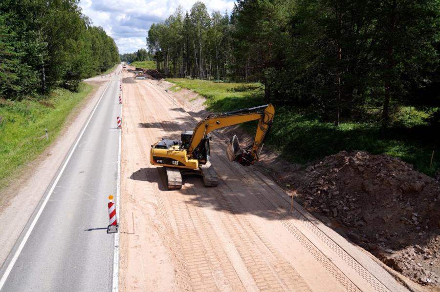 Būvdarbi Latvijā turpinās 55 valsts ceļu posmos