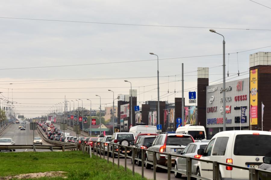 Rīgas dome “atklāj noslēpumu”, kā izvairīties no satiksmes sastrēgumiem