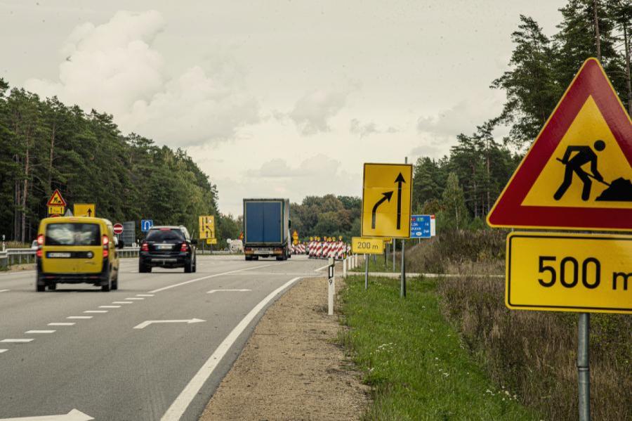 Uz Rīgas apvedceļa pie Babītes palēnināta satiksme