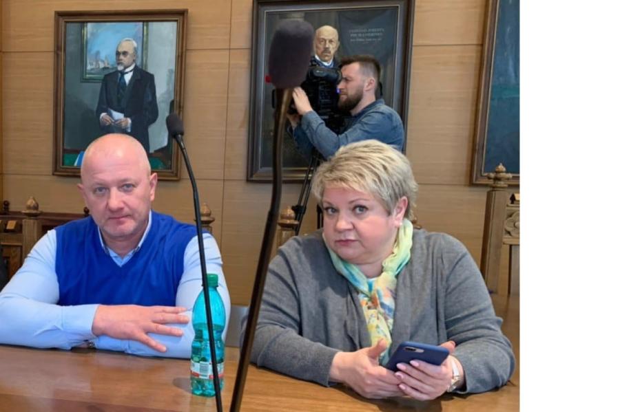 Par KF atbalstu apsūdzētais politiķis Kuzmuks pelnīja Rīgas autoostā (+VIDEO)