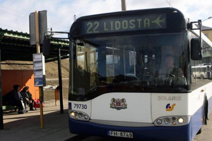 Pie lidostas «Rīga» no piektdienas uz laiku pārcels 22.autobusa pieturvietu