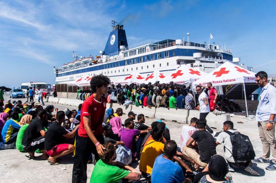 Itālijas premjere sola ārkārtējus pasākumus pret migrantu pieplūdumu