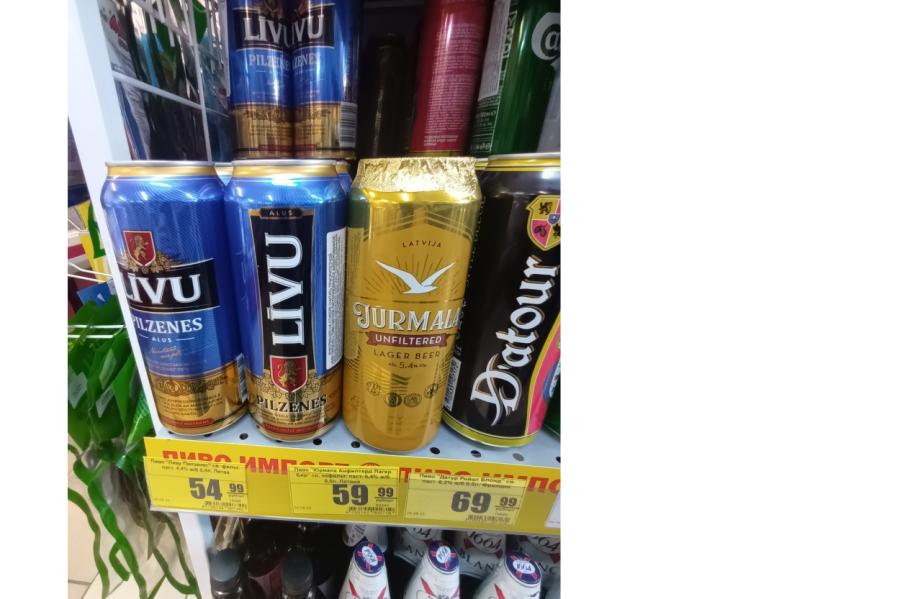 Krievijas veikalu plauktos alus no Latvijas sadzīvo ar dzērieniem no citām ES valstīm.