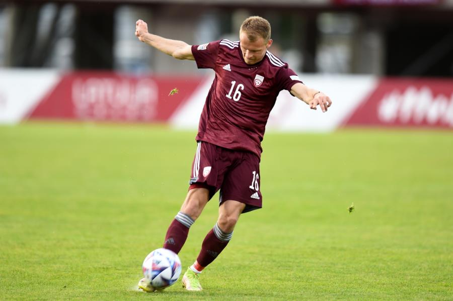 Latvijas futbola izlases aizsarga Jaunzema Stal uzvar Polijas ekstraklases mačā