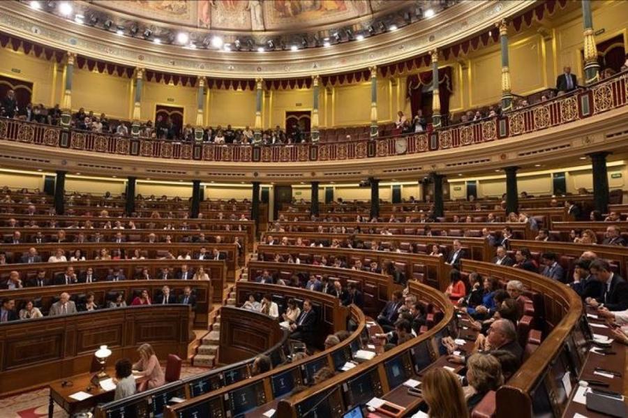 Spānijas parlamentā ļauj lietot katalāņu, basku un galisiešu valodas