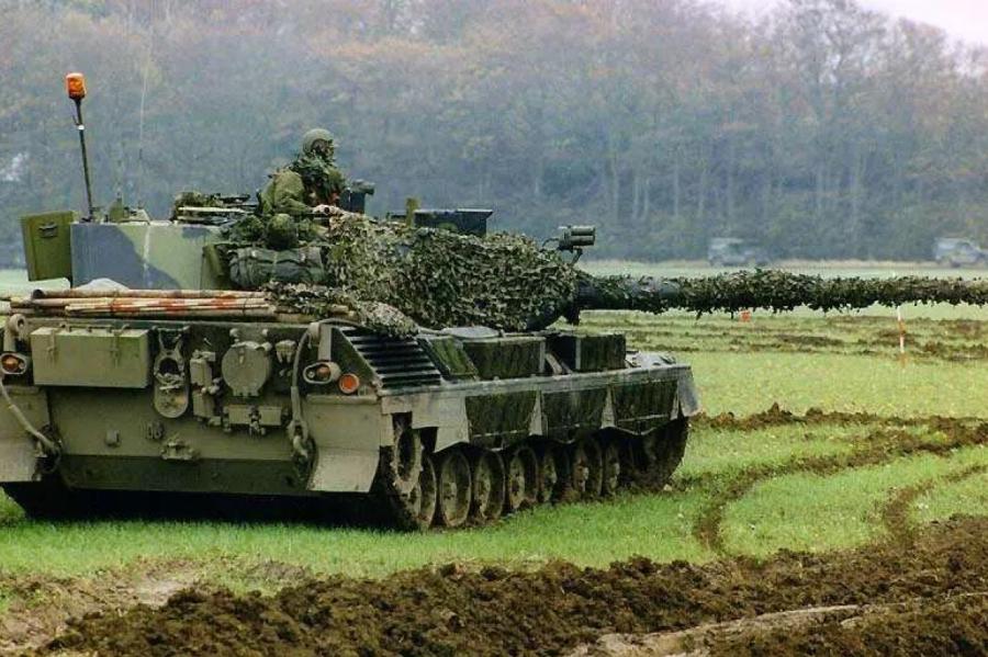 Dānija piegādās Ukrainai vēl 45 tankus