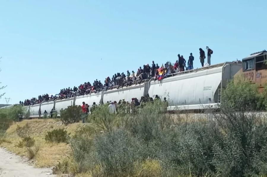 Meksikā apturēti kravas vilcieni pēc migrantu nāves un ievainojumu gadījumiem