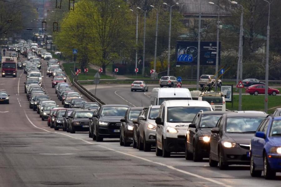 Šonedēļ uz Rīgas apvedceļa jārēķinās ar palēninātu satiksmi