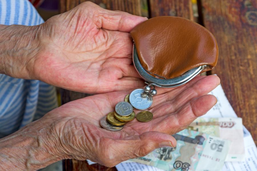 Jau nedēļu kavējas Krievijas pensiju izmaksa