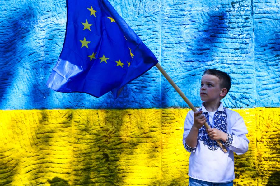 Avoti ziņo, kad ES oficiāli paziņos par iestāšanās sarunām ar Ukrainu