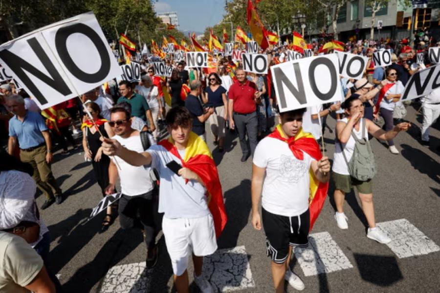 Barselonā plaši protesti pret separātistu amnestiju