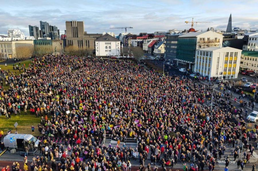 Islandē streikos sievietes