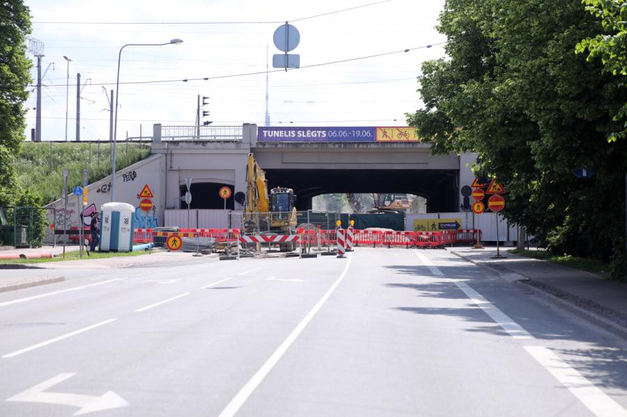 Sestdien Rīgā slēgs satiksmi Dzirnavu ielas tunelī