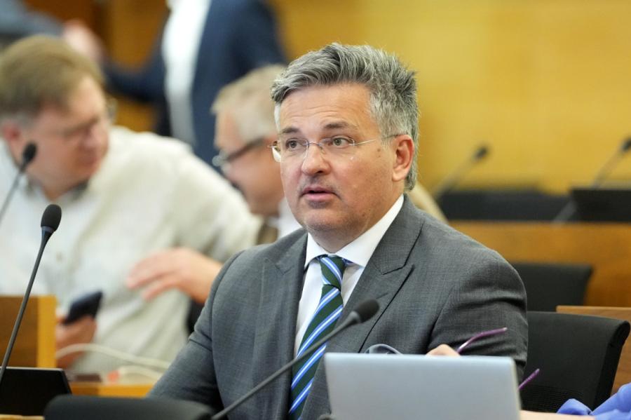 Ilggadējais JV politiķis pamet Rīgas domes deputāta amatu. Kāpēc?