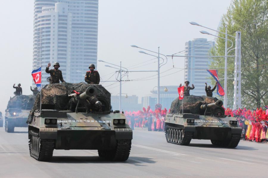 Seula: Ziemeļkoreja piegādā Krievijai artilērijas šāviņus