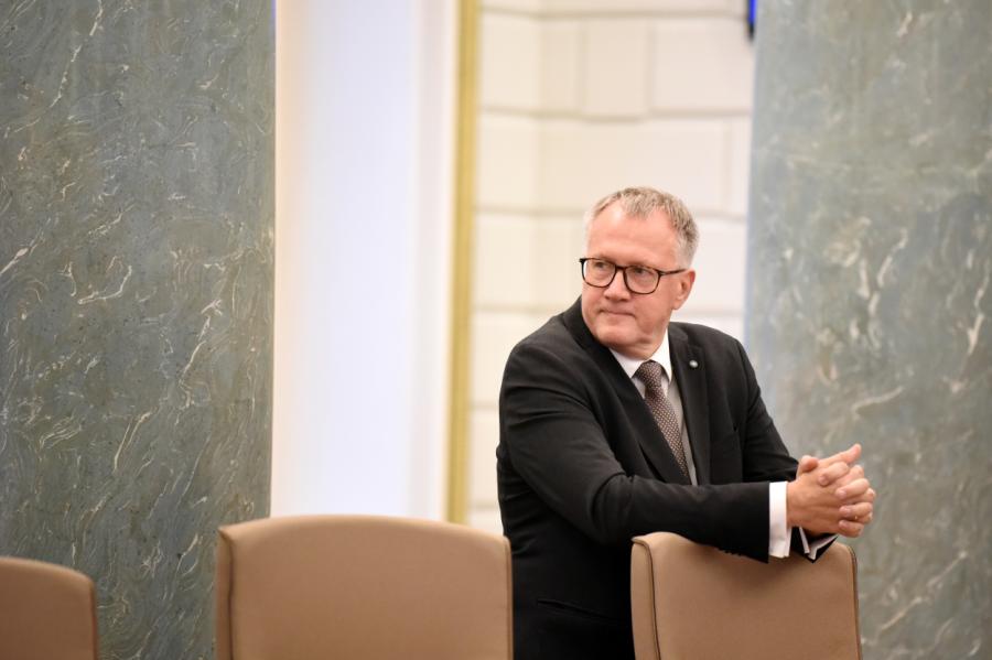 Ašeradens: Valsts bankas izveide ir komplekss jautājums