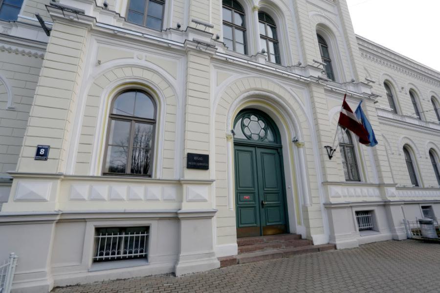 Reitings: Augstāko sniegumu eksāmenos uzrādījušas Rīgas izglītības iestādes