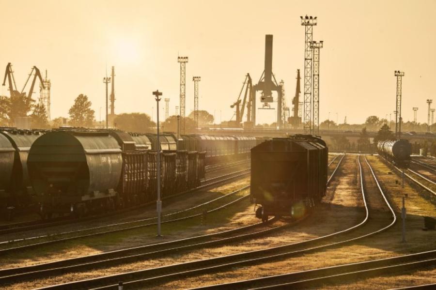 Pa dzelzceļu pārvadāto kravu apmērs šogad varētu samazināties par 15-20%