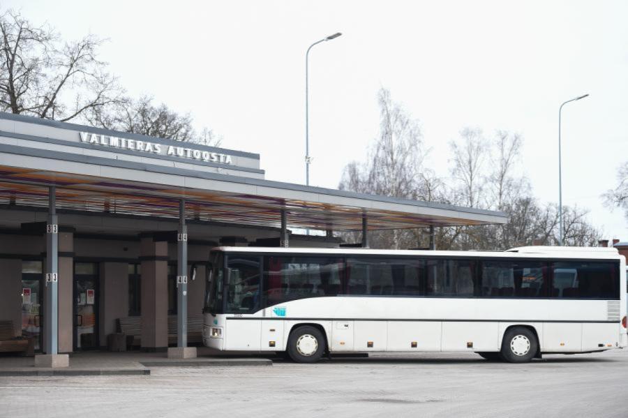 Reģionālo autobusu reisi šodien var kavēties līdz 50 minūtēm